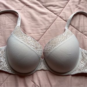 32DDD Victoria’s Secret bra
